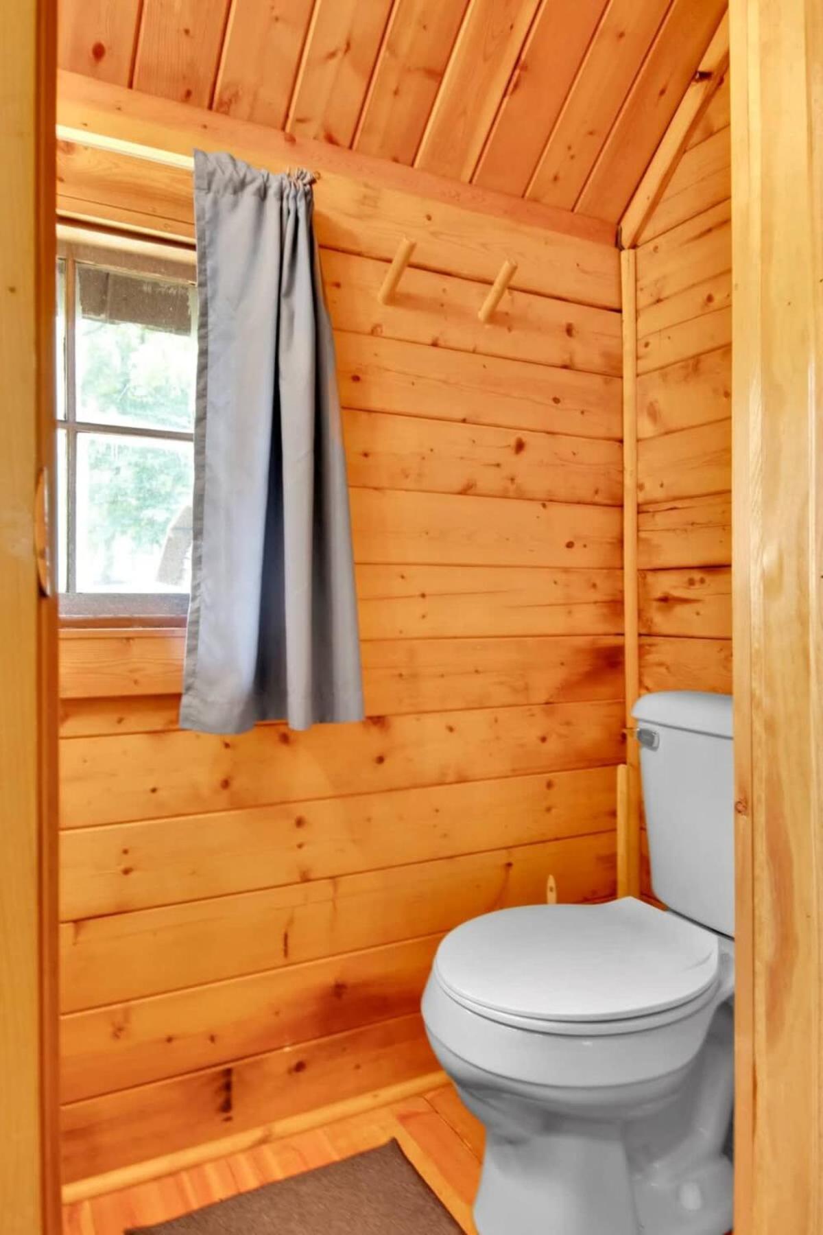 Rustic Cabin With Pool Access 블루밍턴 외부 사진